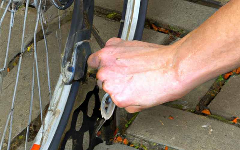 Fahrradketten-Flecken entfernen: Muc Off Produkte